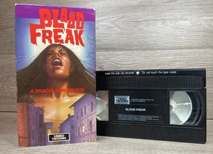 Vintage BLOOD FREAK VHS Movie Horror Cult Gore Video Treasures Sleaze RARE 1988 - Imagen 1 de 6