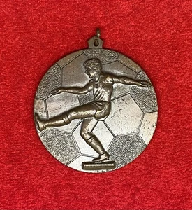 VINTAGE **SOCCER** {LARGE} SPORT-RELATED NOVELTY SOUVENIR MEDALLION TOKEN! - Picture 1 of 7