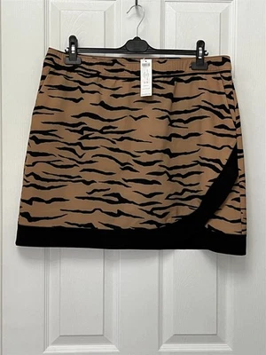 NUEVO CON ETIQUETAS Chico's Zenergy Talla 2.5 L 14 UPF Negro Tostado Tigre Dobladillo Curvo Skort $69.50 Foto 1 de 4