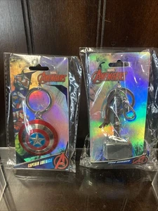 Marvel Avengers Metall Schlüsselanhänger Keychain Captain America Schild & Thor Hammer Posten - Bild 1 von 17