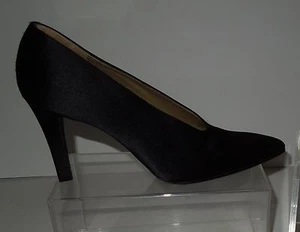 NIB Vintage Yves Saint Laurent Clara Black Satin Pumps Italy 7.5N - Picture 1 of 4