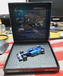 Minichamps F1 1/43 Sauber Petronas C21 with engine sound - Picture 1 of 10
