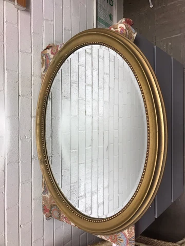 ANTIQUE VTG OVAL ANTIQUE GOLD RESIN FRAMED BEVELED WALL MIRROR 32 X 26 X 1 1/4” Cover