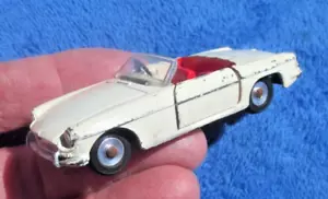 Vintage Dinky Toys 113, MG B, white, England, 1/43 - Picture 1 of 6