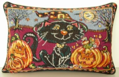 Halloween -Black Cat  w/ Pumpkins, Moon, Candy Corn Border, Tapestry Pillow New Foto 1 de 4