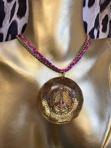 Betsey Johnson Vintage St. Barts Lucite Gem Peace Sign Fuchsia Purple Necklace - Picture 1 of 7