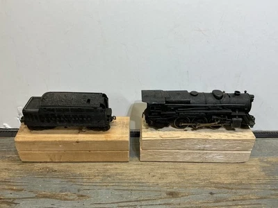 LIONEL POST WAR ENGINE AND TENDER. # 675 WITH 2466W TENDER. SEE PHOTOS - Image 1 of 4