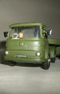 Corgi TanK Transporter.  Corgi 1135 Bedford Heavy Equipment Transporter - Image 1 of 4