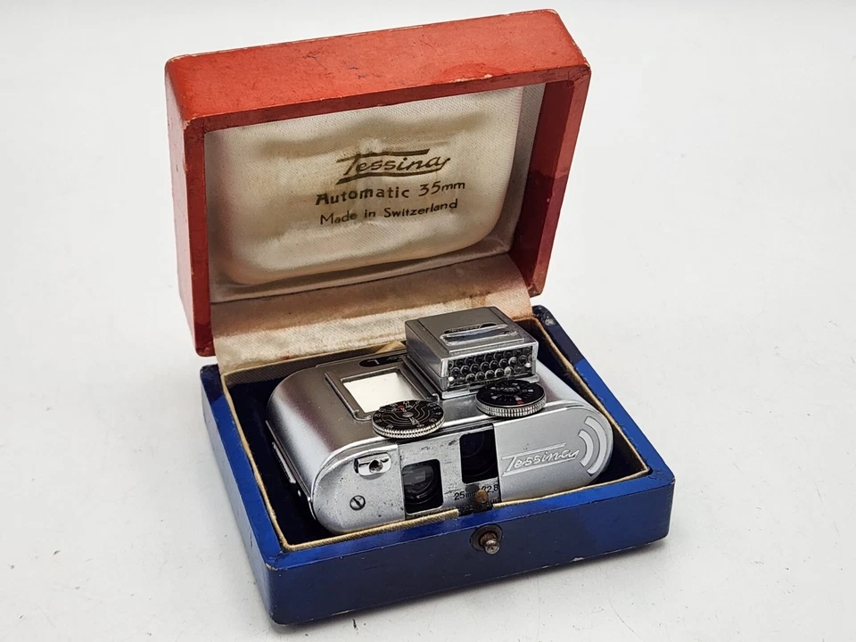 Mini cámara Tessina L subminiatura 35 mm de colección con lente 25 mm F2,8 y estuche medidor Foto 1 de 4