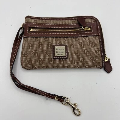 Monedero pequeño Dooney and Bourke de cuero granulado negro Foto 1 de 4