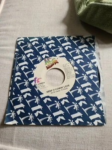 KC & The Sunshine Band Keep It Comin' Love / Baby I Love You 45 Vinyl Record - Picture 1 of 4