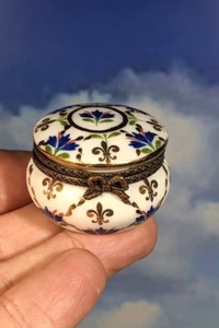Vintage Pottery & Metal Hinged Lid Trinket Box. 4cm x 3cm - Picture 1 of 7