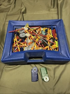 Aproximadamente 5 libras de piezas surtidas K'Nex y 2 motores de batería juguete educativo de trabajo - Imagen 1 de 1