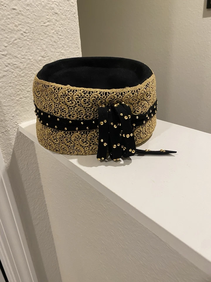 1980S OSCAR DE LA RENTA MILLINERY VINTAGE BLACK & GOLD Beaded Abstract Bow Gorg - Image 1 of 4