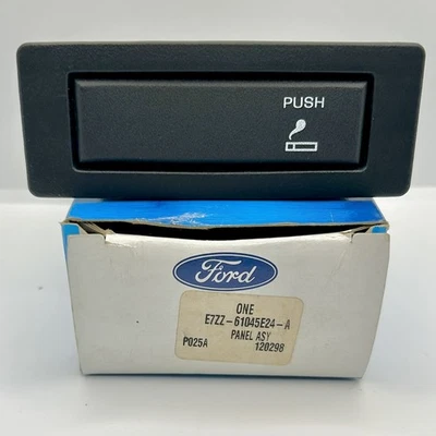 NOS Ford Rear Ashtray For 1987-1993 Mustang E7ZZ-61045E24-A - Imagem 1 de 4