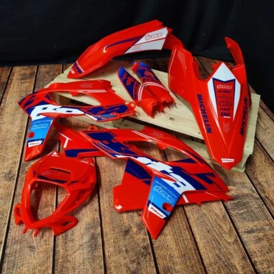 Plastics + Graphics applied Beta RR 2020-2022 - Image 1 of 4