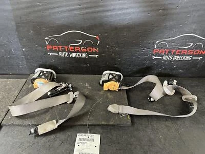 06-10 起亚 SEDONA 前驱动 LH & PASSENGER 右握 安全座椅皮带 退回器 灰色 — 第 1/4 张图片