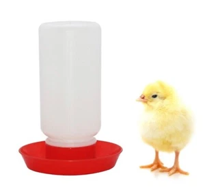 Juego de agua de plástico de 1 cuarto con base roja y botella de pollo, patos, aves, pollitos - Imagen 1 de 4
