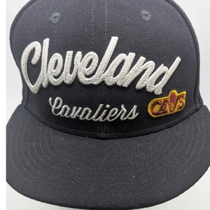 Cappello Snapback New Era Script Cleveland Cavaliers 9FIFTY Nero Regolabile  - Foto 1 di 8