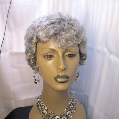 Bernard Peluca Gris Corta Muchos Rizos Pequeños Gorra Especial Sin Estilo NUEVO Foto 1 de 4