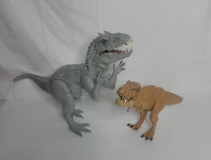 Lot Of 2~Hasbro Jurassic World Figures~2014 Indominus Rex Dinosaur~2015 Chomping - Picture 1 of 12
