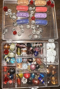 Verschiedene Perlen Schmuckherstellung Konvolut 60 plus Teile Glas Metall Keramik - Bild 1 von 14