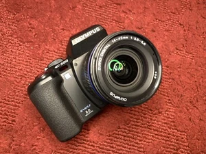 Olympus E-500 EVOLT 8MP Digital SLR Camera w Olympus Zuiko 14-42mm TESTED - Picture 1 of 24