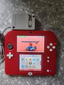 Nintendo 2DS Purpurrot/Weiß Mario Kart Edition  - Bild 1 von 6