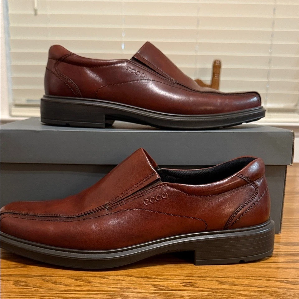 NUEVO CON ETIQUETAS ECCO Helsinki Mocasines sin cordones de cuero marrón rico para hombre talla 9-9,5 Business Foto 1 de 4