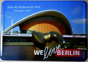 Blechpostkarte 10 x 14,5 HAUS DER KULTUREN BERIN SCHWANGERE AUSTER LOVE BERLIN * - Bild 1 von 2