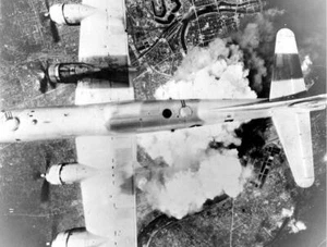 HIROSHIMA JAPÓN B29 PÓSTER BRILLANTE DE CAÍDA DE BOMBA ATÓMICA IMAGEN IMPRESIÓN DE FOTO Segunda Guerra Mundial 3994 - Imagen 1 de 1
