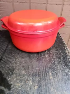 VTG Le Creuset 24 Pot Dutch Oven Red Enameled Cast Iron 9" Wide 4" Deep France - Picture 1 of 8