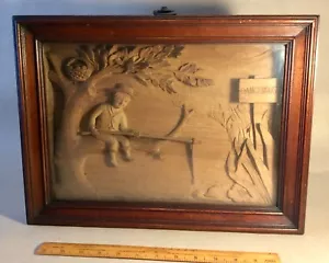 DIORAMA AUS GESCHNITZTEM HOLZ IM DEUTSCHEN STIL EINES FISCHERJUNGEN UM 1900: WOHL BAYRISCH. - Bild 1 von 7