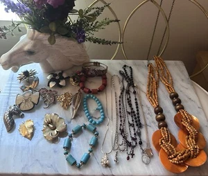 Lotto 20 bracciali gioielli misti vintage spille collane affare indossabile - Foto 1 di 13