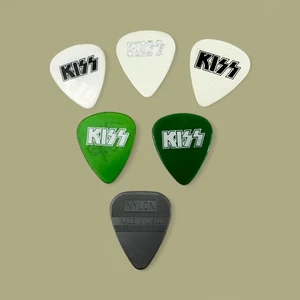 Juego de púas de guitarra KISS Gene Simmons Ace Frehley Paul Stanley Peter Criss lote de 6 - Imagen 1 de 8