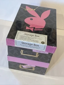 Juego de 2 Cajas de Almacenamiento Playboy Vintage Nuevas Selladas Negro Rosa Logo - Imagen 1 de 12