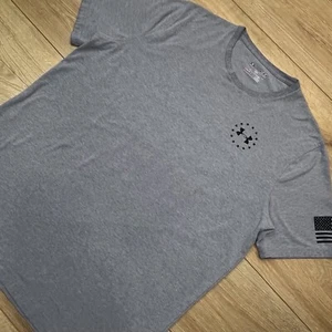 Under Armour Freedom T-Shirt Medium American Flag HeatGear Loose Fit - Bild 1 von 13