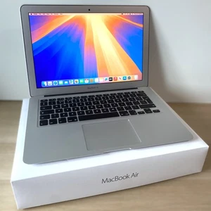 Apple MacBook Air - 13" Display - Core i5 1.3GHz - 128GB SSD - 4GB RAM - Sequoia - Picture 1 of 22