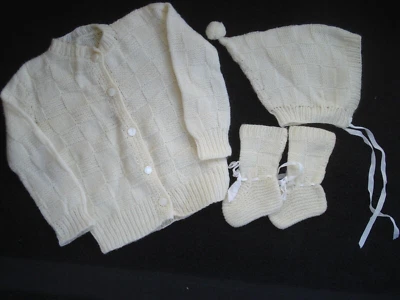 Vintage Handmade Ivory Knit Infant Sweater Hat Booties - Imagem 1 de 4