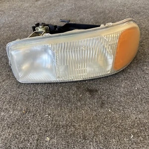 2002 gmc sierra headlight ( driver ) 2000-2006 gmc yukon - Picture 1 of 6