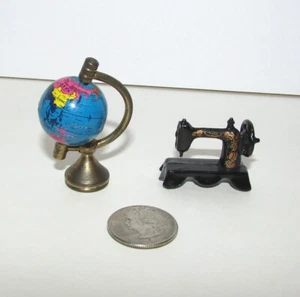 Lote de máquina de coser vintage de latón en miniatura (gira) y metal para casa de muñecas - Imagen 1 de 12