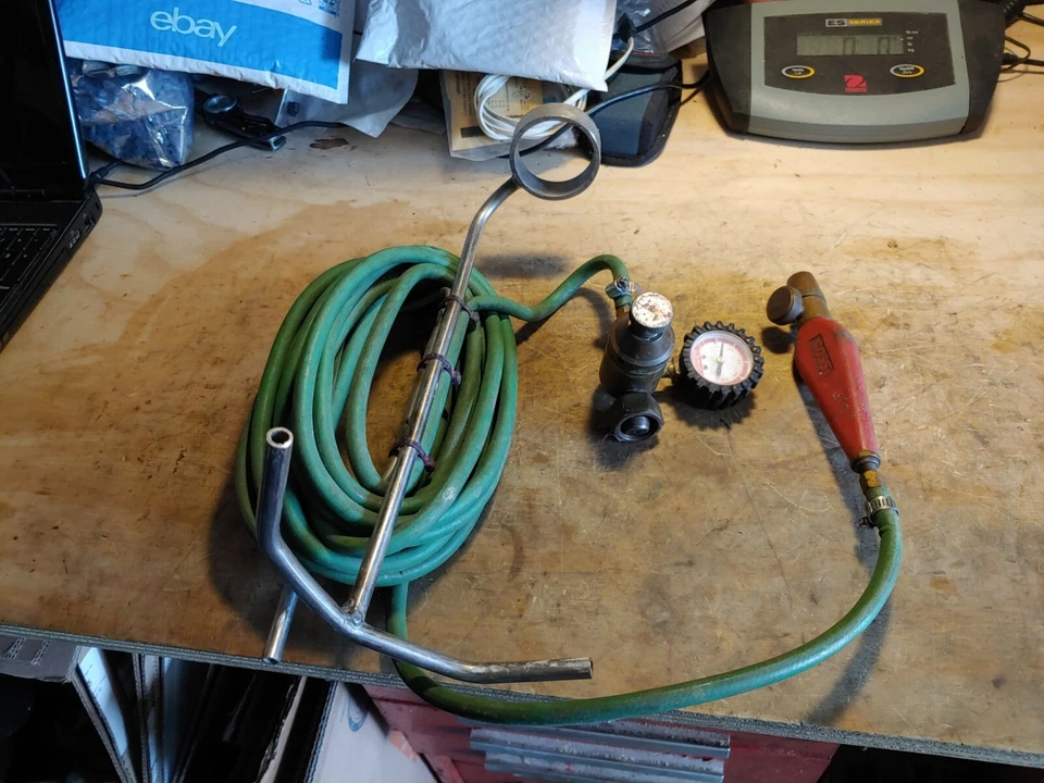 GOSS ACETYLENE TORCH, REGULATOR, TANK HOLDER - Image 1 of 4