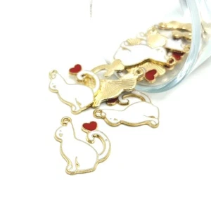 1, 4, 20 or 50 BULK pcs White Enamel Cat with Heart Charms - US Seller - WH1201 - Picture 1 of 4