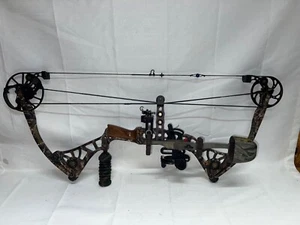 Mathews DXT Camo 28/60 RH w/ Accessories - Picture 1 of 8