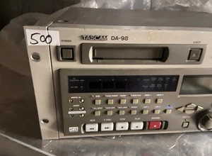TASCAM DA-98 Digital Audio Multitrack Recorder - Bild 1 von 3