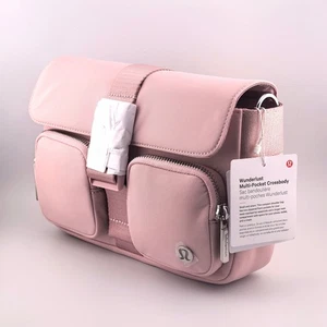 Neu mit Etikett lululemon Wunderlust Multi-Pocket Crossbody Bag 3L - Pink Haze (LW9FKSS) - Bild 1 von 6