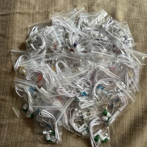 45 Stück Gemischte Farben In Ohr Ohrhörer Kopfhöreranschluss Klassenzimmer Set Brandneu  - Bild 1 von 4