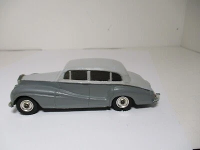 Dinky Toys Meccano # 150 ROLLS ROYCE SILVER WRAITH ORIGINAL (few tiny touch-ups) - Image 1 of 4