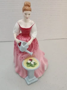 "Figura Royal Doulton Pretty Ladies ALEXANDRA 7,25"" 2006 HN 4928 usada" - Imagen 1 de 5