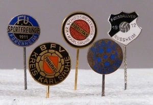 by7/48 fünf alte Anstecknadeln Thema Fußball Pin - Bild 1 von 2